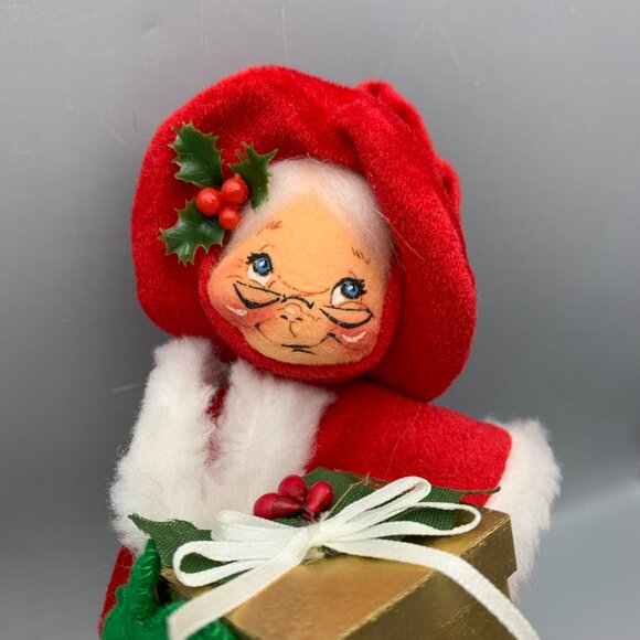 Vintage Annalee Collectible 7" Mrs Santa Shopping Poseable Doll - Picture 2 of 10